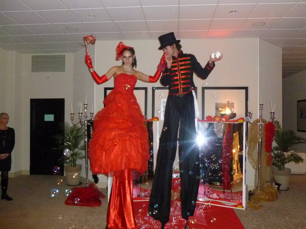 Organisation événement production événementiel artiste arbre de noel décoration Organisation événément production arbre de noel team building soirée animations gonglable animations enfants artistes nice canne menton monaco mougins juan les pins vence