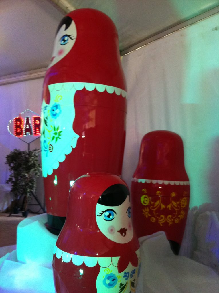 Organisation événement production événementiel artiste arbre de noel décoration Organisation événément production arbre de noel team building soirée animations gonglable animations enfants artistes nice canne menton monaco mougins juan les pins vence