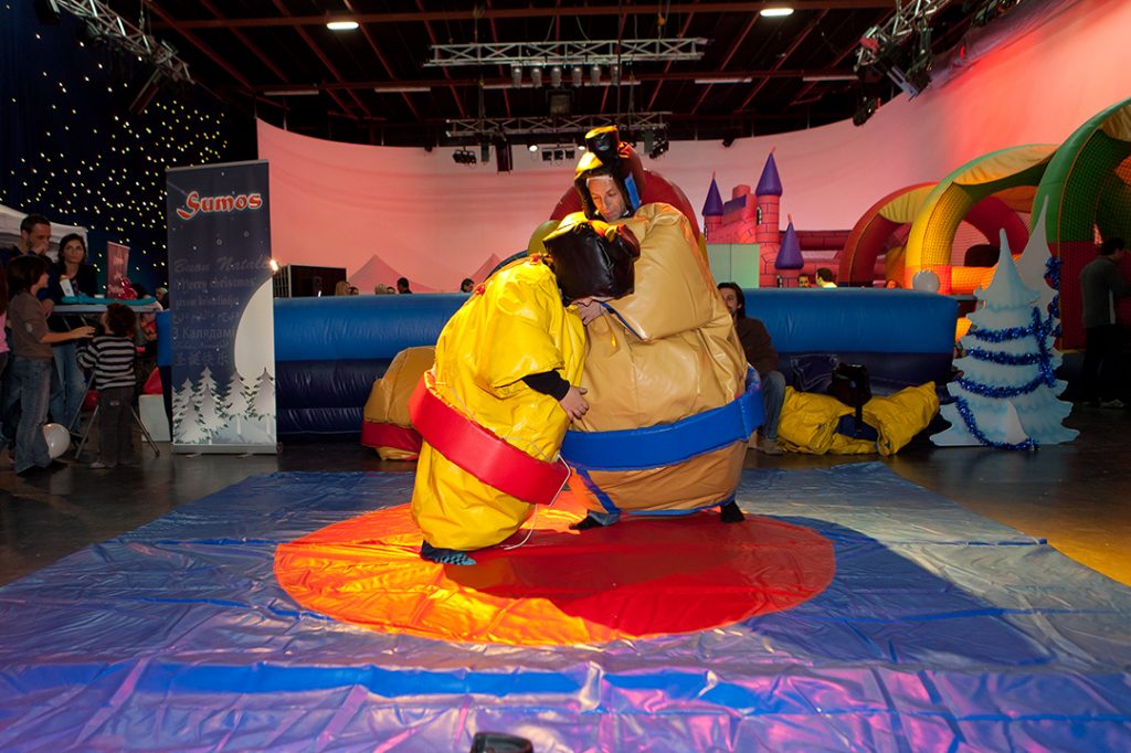 Organisation événement production événementiel artiste arbre de noel décoration Organisation événément production arbre de noel team building soirée animations gonglable animations enfants artistes nice canne menton monaco mougins juan les pins vence