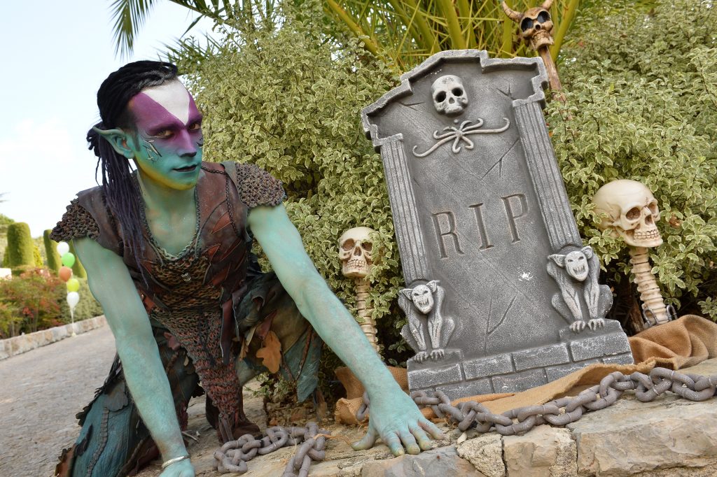 Organisation événement production événementiel artiste arbre de noel décoration Organisation événément production arbre de noel team building soirée animations gonglable animations enfants artistes nice canne menton monaco mougins juan les pins vence